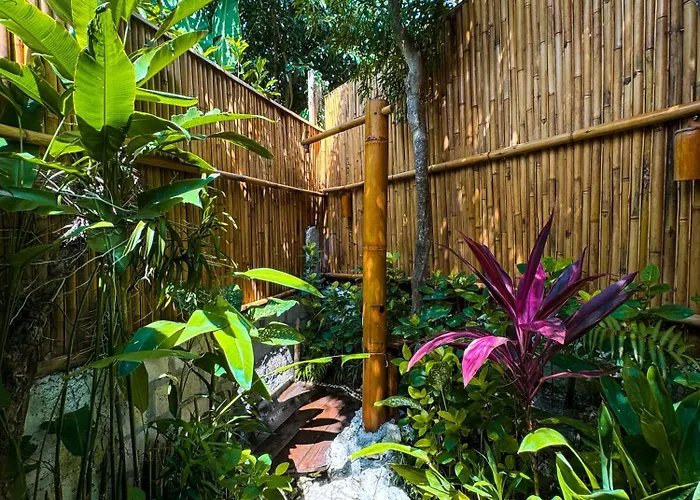 ホリデーパーク Penida Bambu 4*